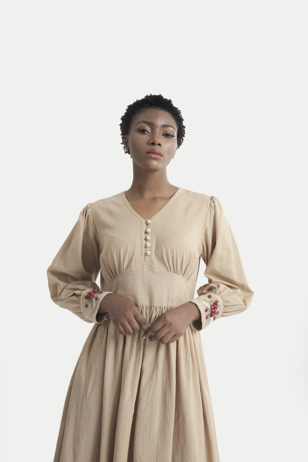 فستان كلوي ذو الأكمام الوردية