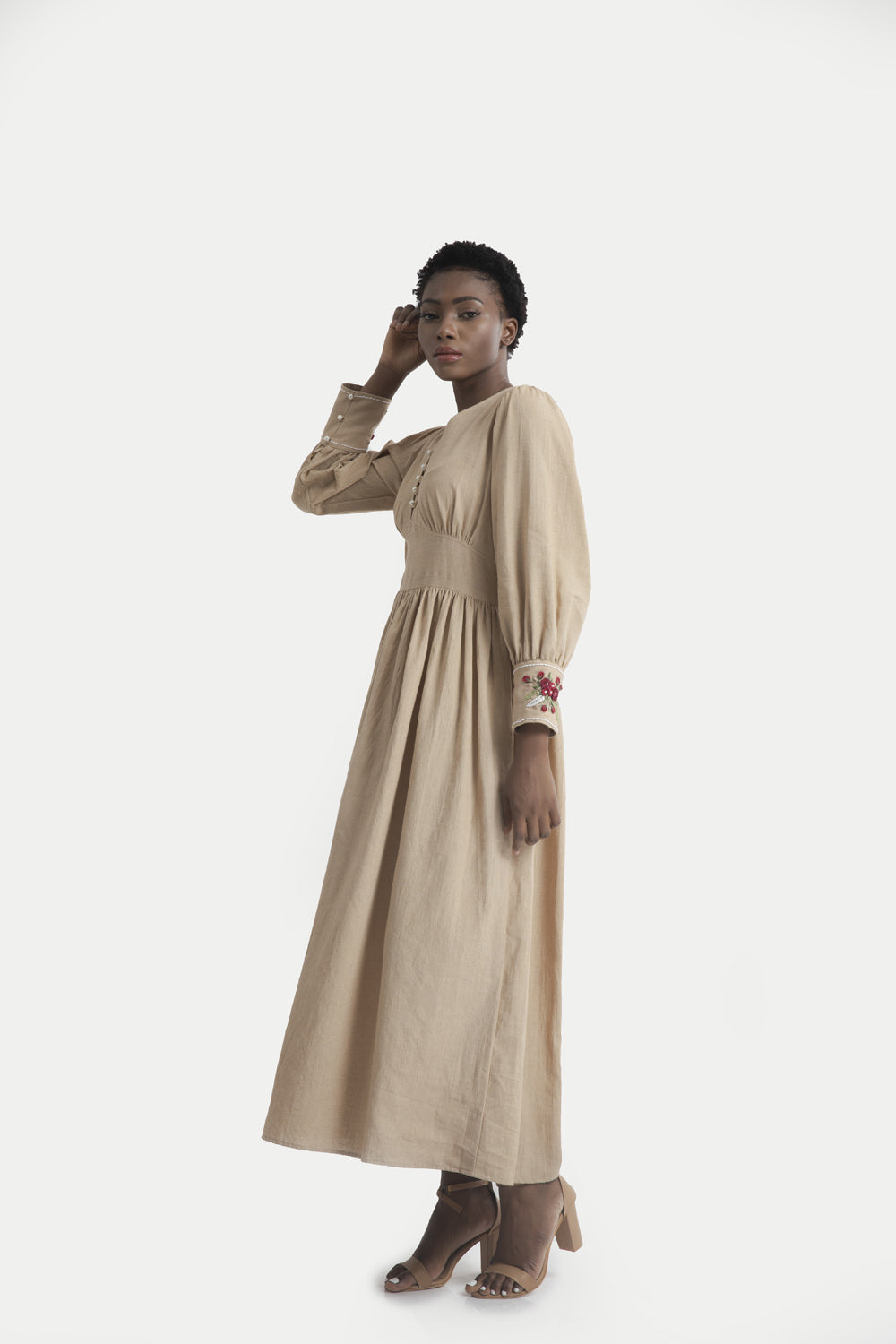 فستان كلوي ذو الأكمام الوردية