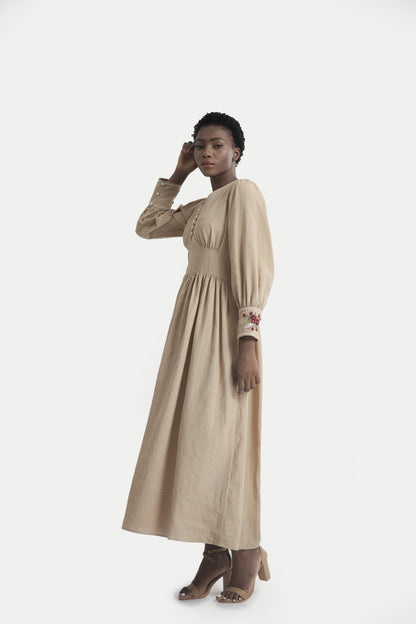 فستان كلوي ذو الأكمام الوردية